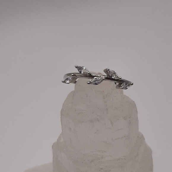 R813 Sterling Silver Vine Ring - Charmed Aroma - Picture 1 of 7